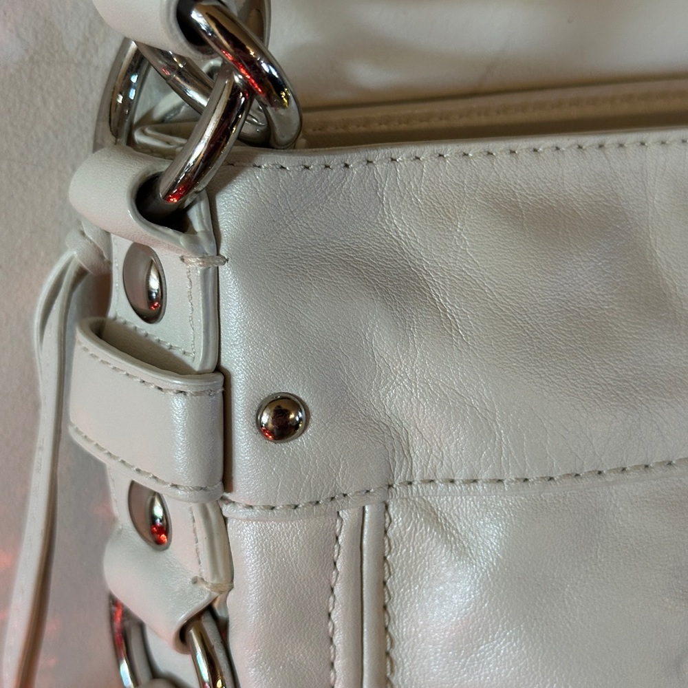Coach Zoe Leather Shoulder Bag. - Picture 4 of 12